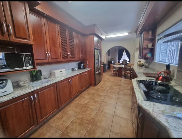 6 BEDROOM HOUSE FOR SALE IN VANDERBIJLPARK SW 5